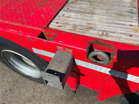 Seyit Usta  Niedriggebauteanhänger