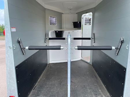 Humbaur Notos Alu Pferdetransporter