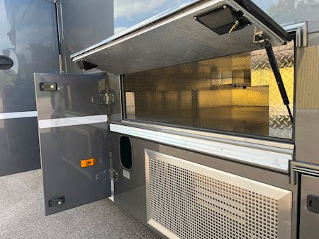 DAF Lehel horsebox 210 LF Horse transporter
