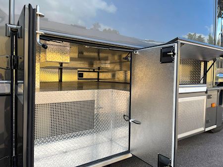 DAF Lehel horsebox 210 LF Horse transporter